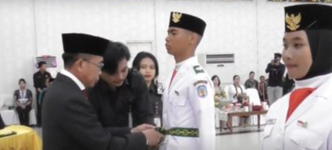 Pj Bupati Kukuhkan Kontingen Paskibra Mura