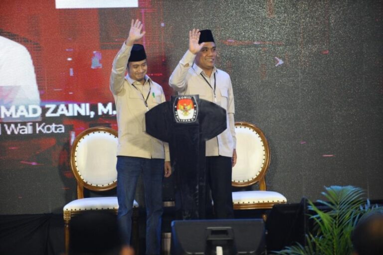 Fairid-Zaini Akan Programkan Beasiswa Cerdas Fairid-Zaini Akan Programkan Beasiswa Cerdas