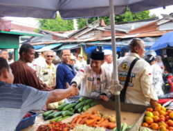 Fairid-Zaini Silaturahmi dengan Pedagang Pasar Besar Fairid-Zaini Silaturahmi dengan Pedagang Pasar Besar
