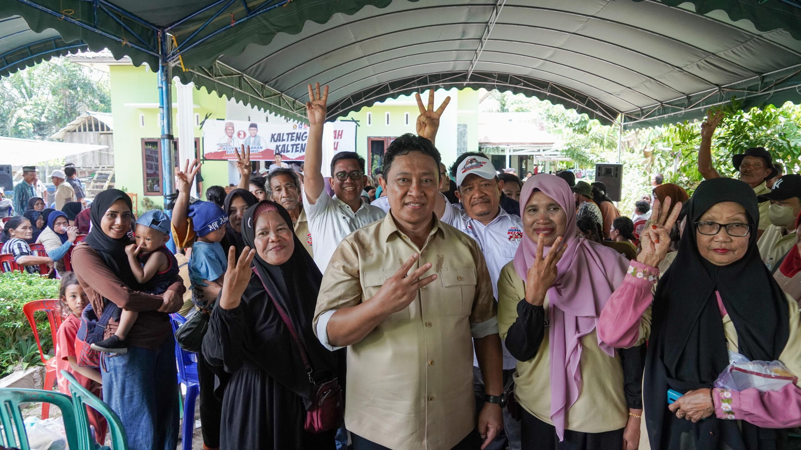 Kenalkan Kartu Huma Betang Sejahtera, Edy Pratowo Disambut Antusias Warga Jabiren 