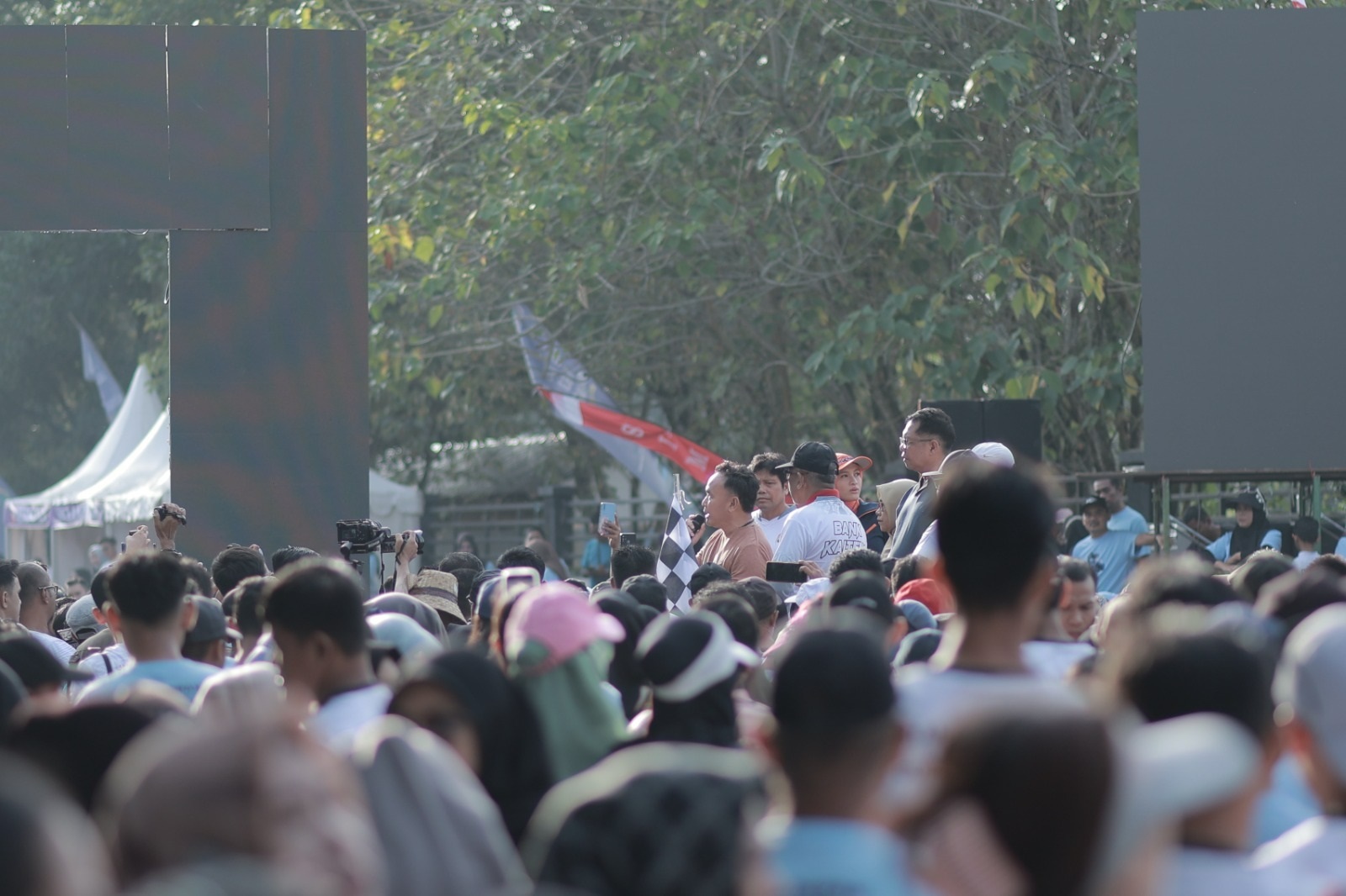 Meriahkan HUT Ke-63 Bank Kalteng, Fun Walk Kalteng Berkah Sukses Digelar di Kapuas