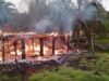 Rumah dan Gudang Terbakar saat Hujan Deras