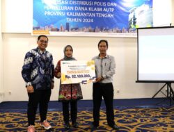 Kepala Dinas TPHP Prov. Kalteng Serahkan Klaim AUTP
