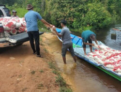 PT BGA Salurkan Bantuan Untuk Warga Terdampak Banjir di Kotawaringin Lama 