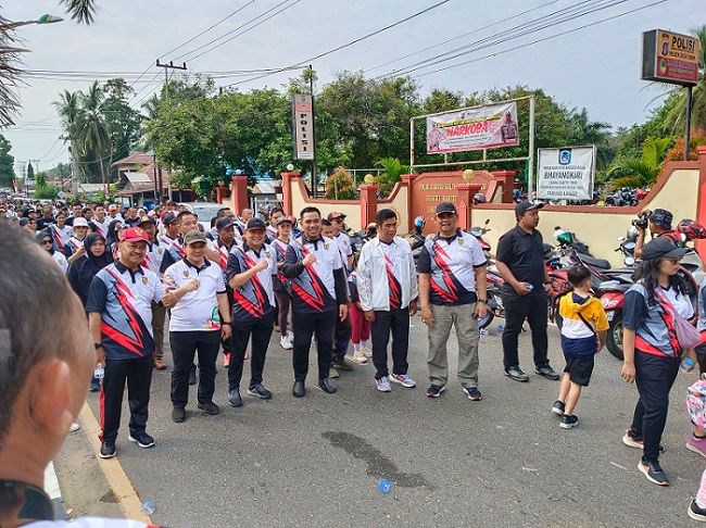 Kadisbun Kalteng Ikuti Jalan Sehat Berkah dan Pasar Murah di Tamiang Layang Kadisbun Kalteng Ikuti Jalan Sehat Berkah dan Pasar Murah di Tamiang Layang