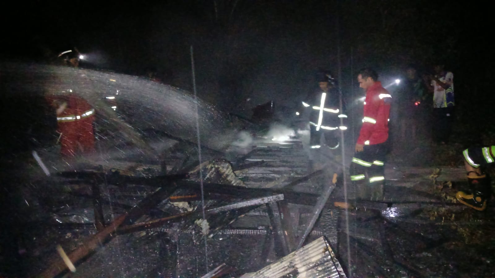 Rumah Kosong Jalan Banteng Ludes Terbakar