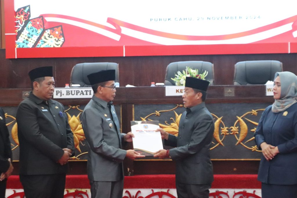 Penandatanganan Persetujuan Bersama antara Pemkab Mura dan DPRD terhadap RAPBD