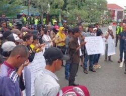Ratusan Massa Demo KPU Kapuas, Tolak Politik Uang