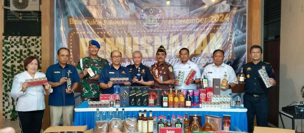 Ratusan Ribu Rokok dan Miras Ilegal Dimusnahkan Bea Cukai Palangka Raya