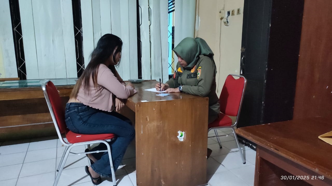 Razia Karaoke Esek-esek, 4 Wanita Diamankan