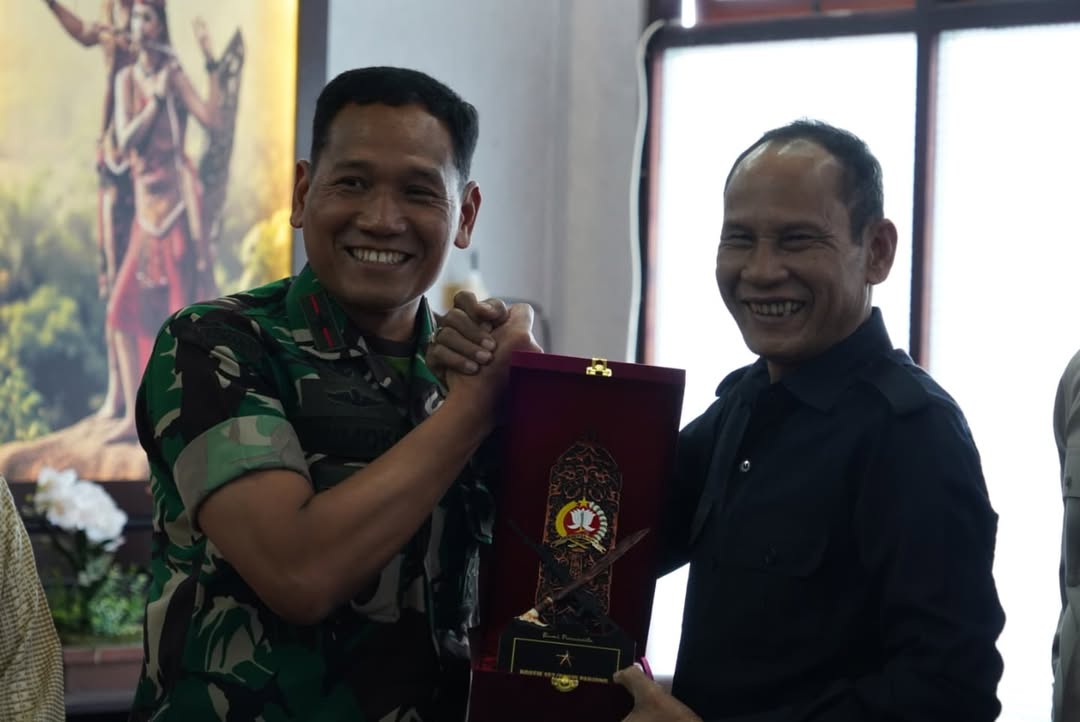 Danrem 102/Pjg Brigjen TNI Wimoko Kunjungi DPRD Kalteng
