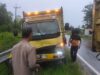 Ban Selip Akibat Hujan, 2 Truk Adu Banteng
