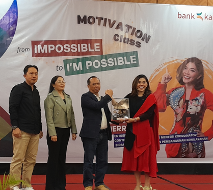 Merry Riana Beri Motivasi untuk Karyawan Bank Kalteng