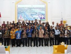 Leonard S Ampung Buka Sidang Majelis II Majelis Pekerja Lengkap dan Seminar Oikumene-Kebangsaan Persekutuan Gereja-Gereja di Indonesia