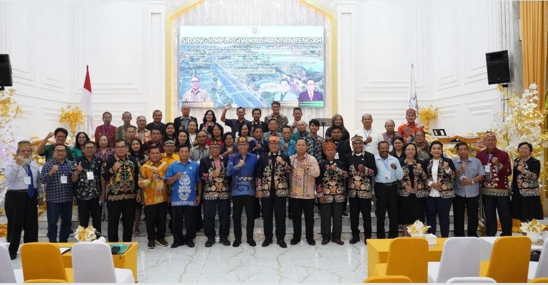 Leonard S Ampung Buka Sidang Majelis II Majelis Pekerja Lengkap dan Seminar Oikumene-Kebangsaan Persekutuan Gereja-Gereja di Indonesia