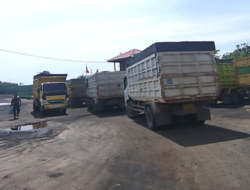 LARANGAN GUBERNUR KARENA JALAN RUSAK-Aktivitas Angkutan Batu Bara Masih Tinggi