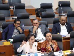 DPR Dukung Batasi Medsos Anak Lewat UU