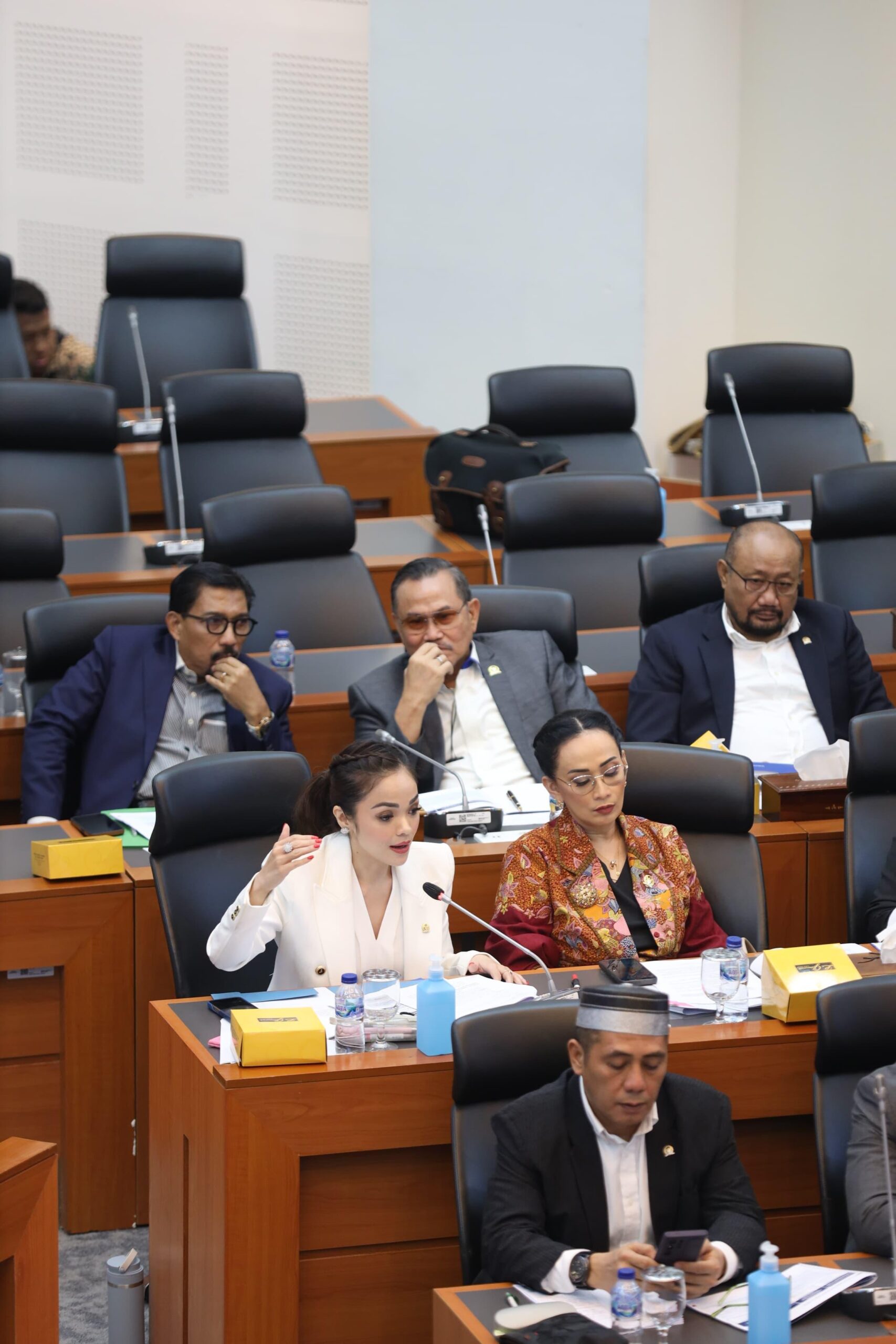 DPR Dukung Batasi Medsos Anak Lewat UU