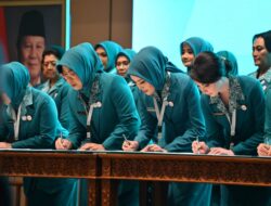 dilantik Tri Suswati Tito Karnavian, Aisyah Thisia Agustiar Pimpin TP-PKK Kalteng