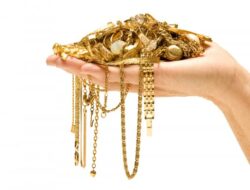 Harga Emas Terus Meroket