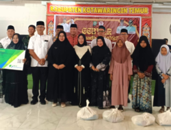 Penyerahan Simbolis Perlindungan BPJS Ketenagakerjaan dalam Acara Gebyar Ramadhan 2025 di Kotim
