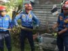 Nongkrong di Dapur Warga, Ular Piton Dievakuasi