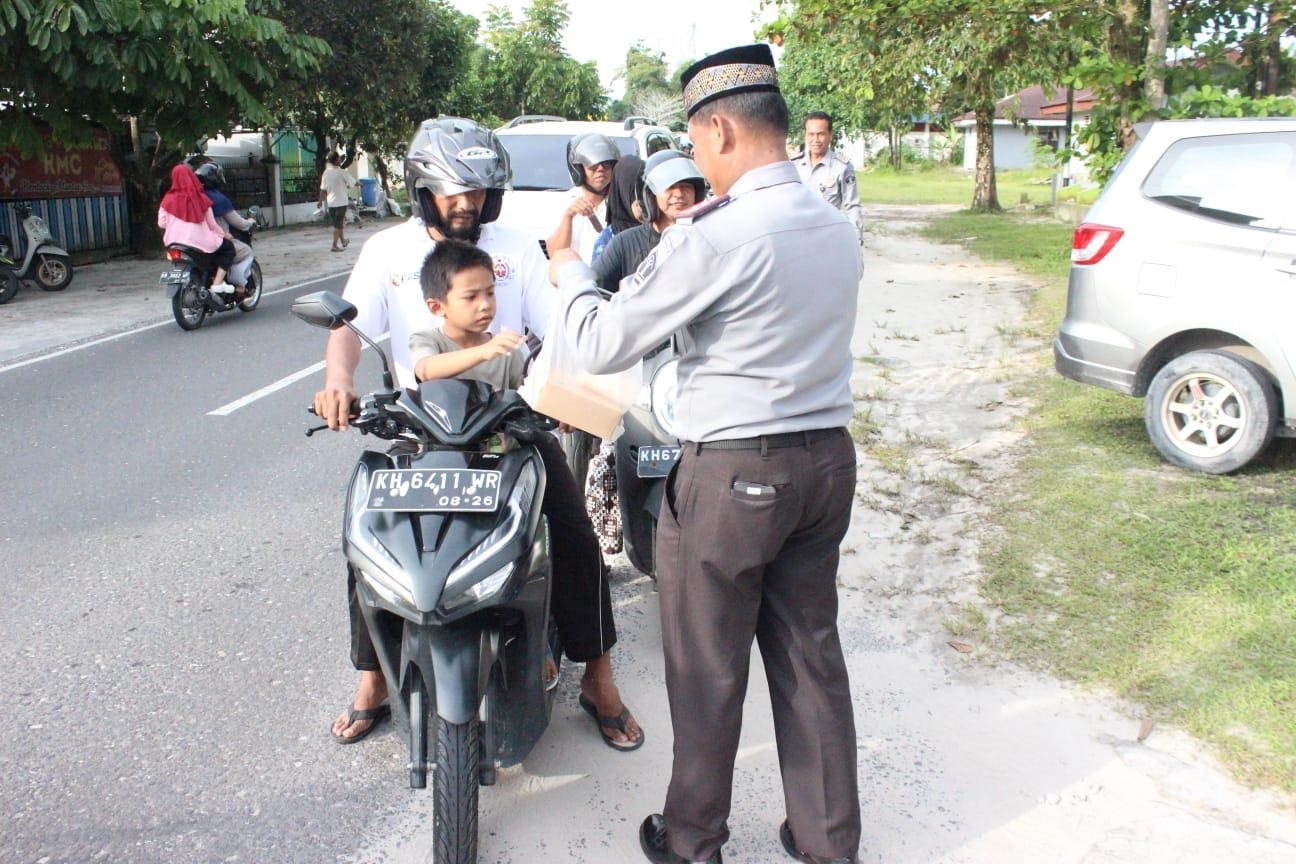 Lapas Kelas IIB Pangkalan Bun Berbagi Takjil 