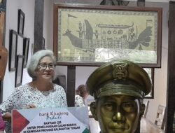 CSR BANK KALTENG-Ida Terharu Terima Donasi untuk Rumah Tjilik Riwut