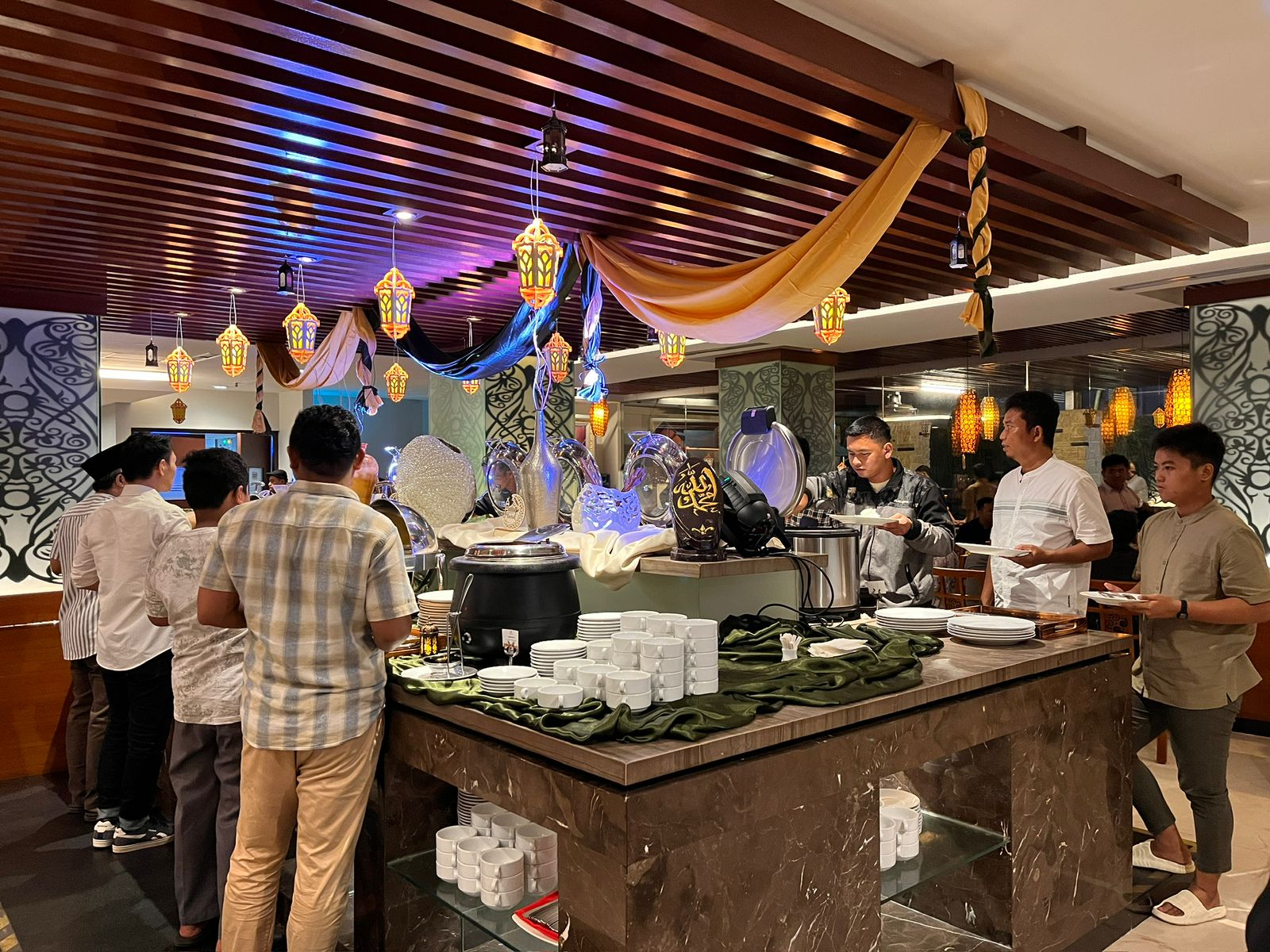 MENYAMBUT BULAN RAMADAN 1446 H-Swiss-Belhotel Danum Sajikan Kuliner Khas Timur Tengah