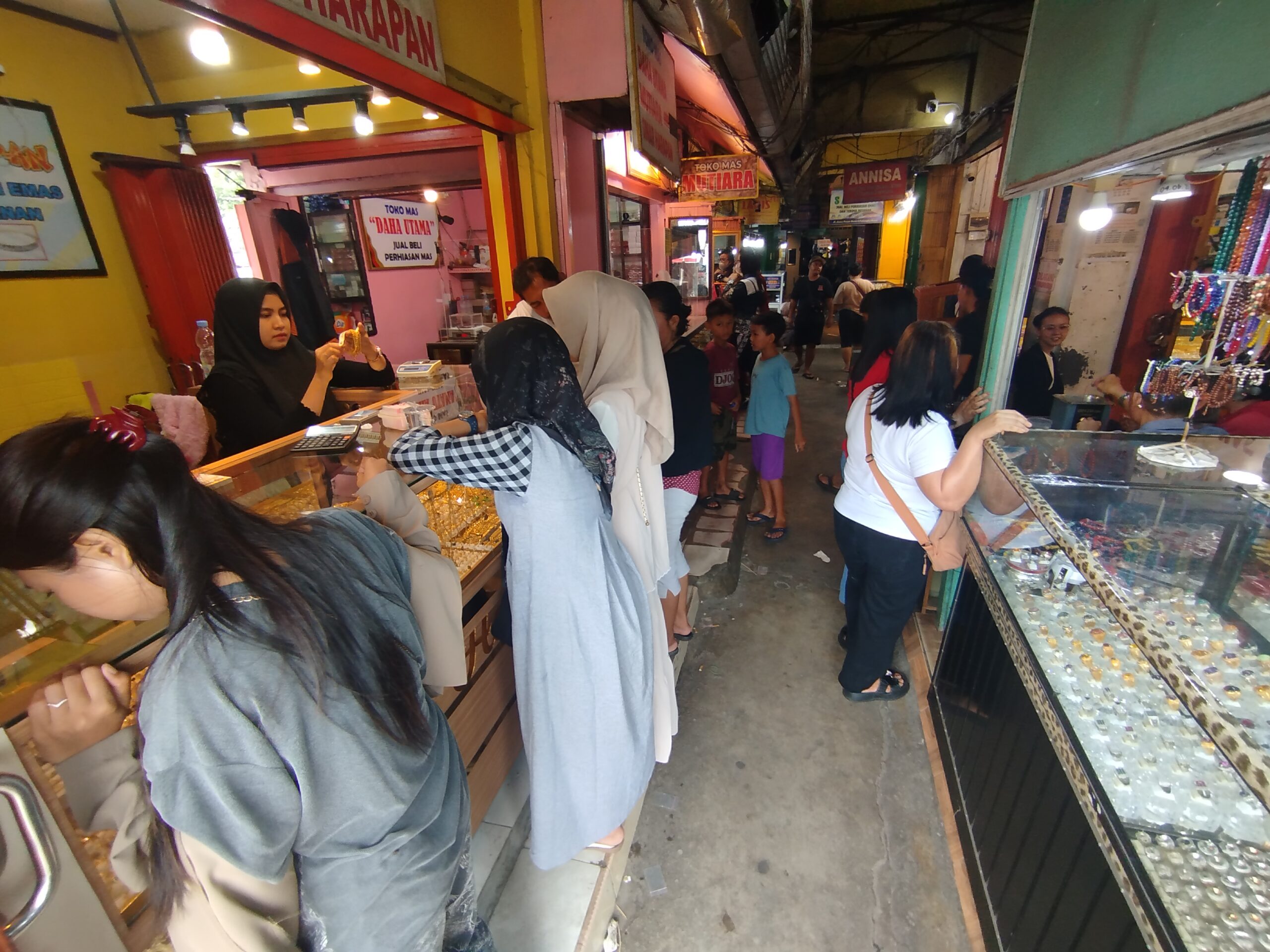 Warga Palangka Raya Borong Emas, Diramal Tembus Rp2 Juta/Gram