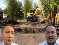 JALAN RUSAK DITANAM PISANG-DPRD Desak Pemko Bertindak, Wali Kota Minta Taat Pajak  