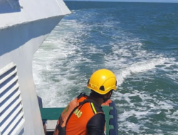 Pemudik Asal Sampit Nekat Cebur ke Laut Pemudik Asal Sampit Nekat Cebur ke Laut