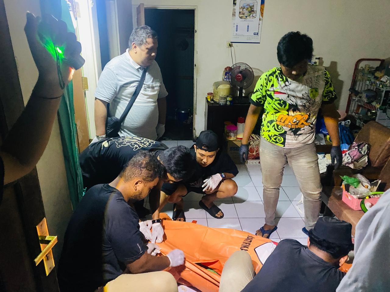 Pensiunan Guru Ditemukan Tewas Membusuk di Rumah