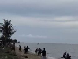 Viral! Video Perkelahian Remaja di Pantai Teluk Bogam