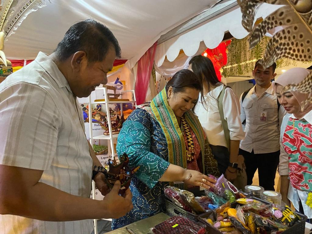 Gerai Ditjenpas Kalteng Curi Perhatian Ketum PIPAS di IPPAFest 2025