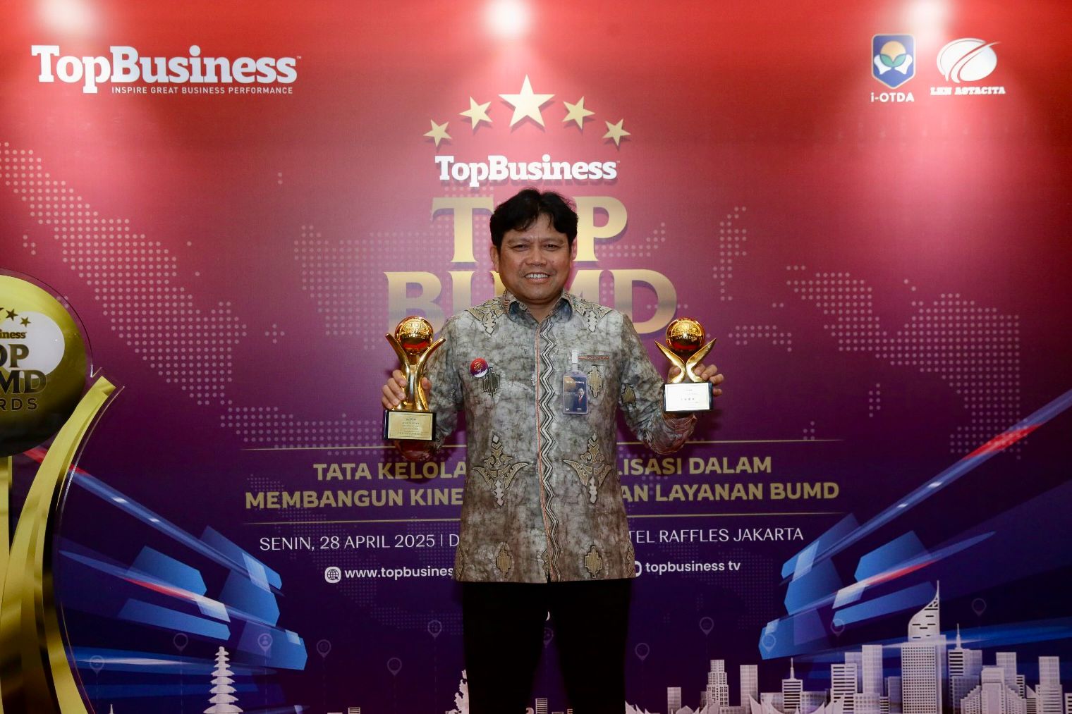 PT BANK KALTENG SABET 3 PENGHARGAAN BERGENGSI DI TOP BUMD AWARDS 2025