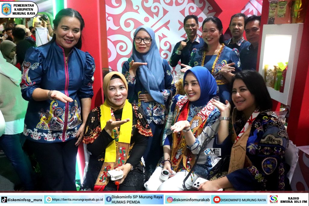 Gubernur dan Wagub Kalteng Kunjungi Stand Murung Raya Gubernur dan Wagub Kalteng Kunjungi Stand Murung Raya