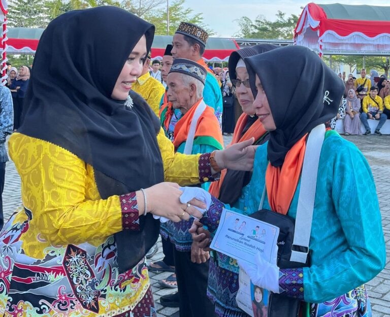 Dina Maulidah Dukung Keberangkatan 63 JCH