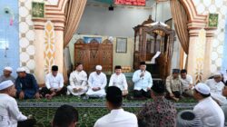 Gubernur H Agustiar Serahkan Bantuan 2 Unit Ambulance ke Masjid Luthfillah