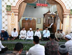Gubernur H Agustiar Serahkan Bantuan 2 Unit Ambulance ke Masjid Luthfillah