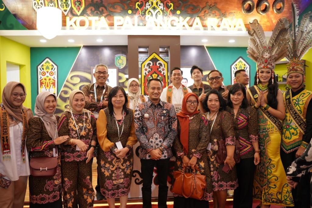 Palangka Raya Stand Terbaik Karnaval Budaya APEKSI 2025