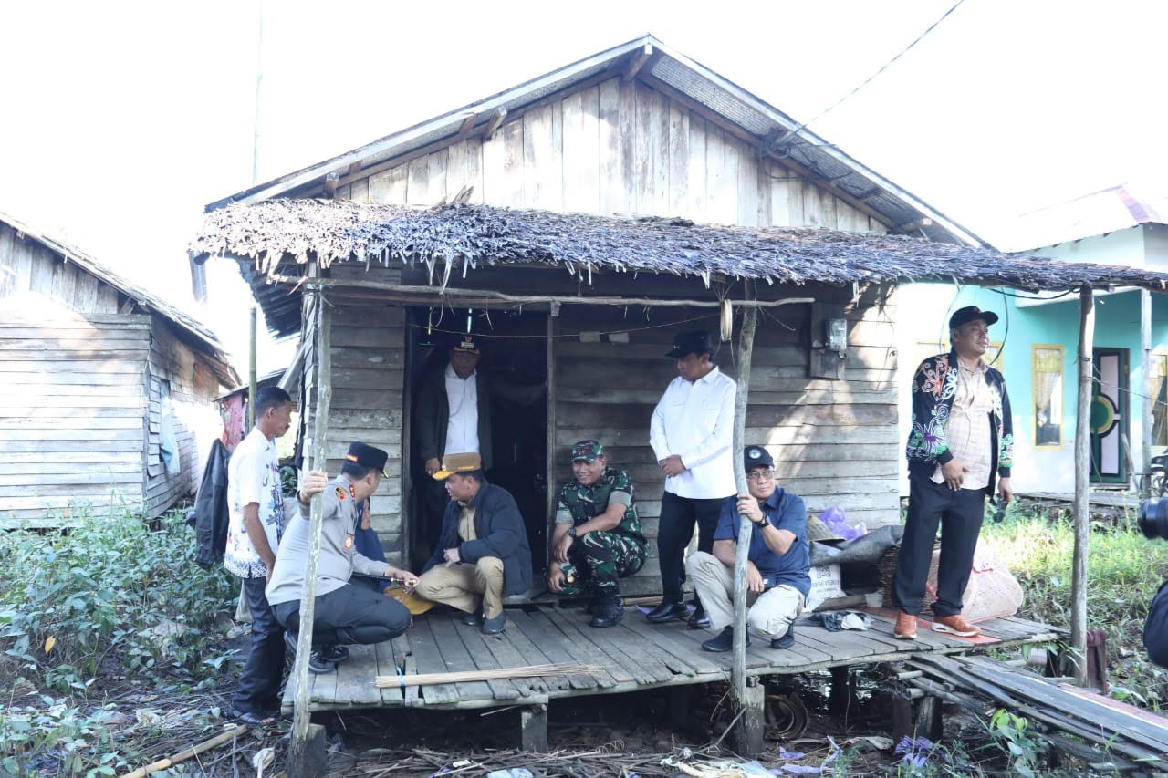 Gubernur Agustiar Bedah 50 Rumah di Kapuas