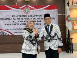 Bupati Dikukuhkan sebagai Ibunda Guru Kabupaten Kotawaringin Barat, Dedikasi Terhadap Dunia Pendidikan