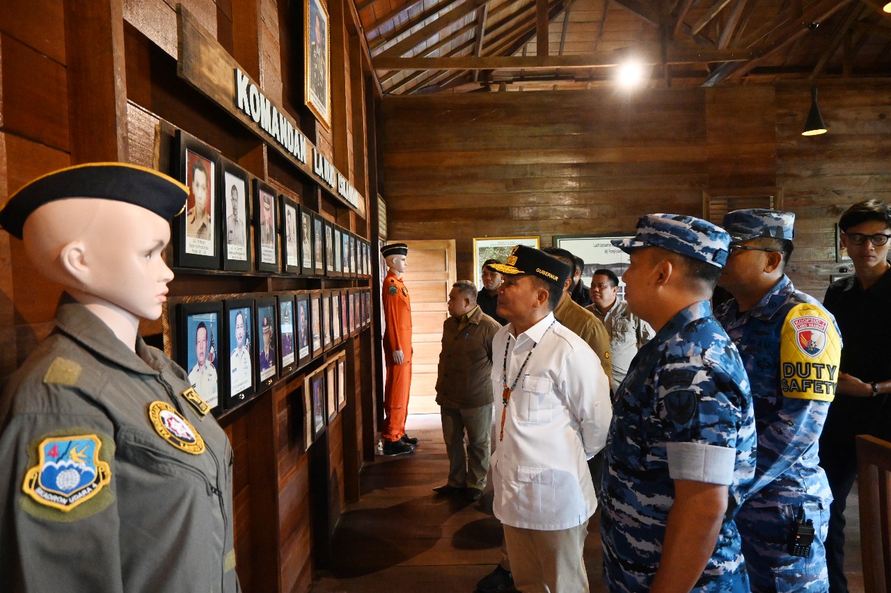 RUMAH SEJARAH-Gubernur Kunjungi Heritage C Willem Lanud Iskandar