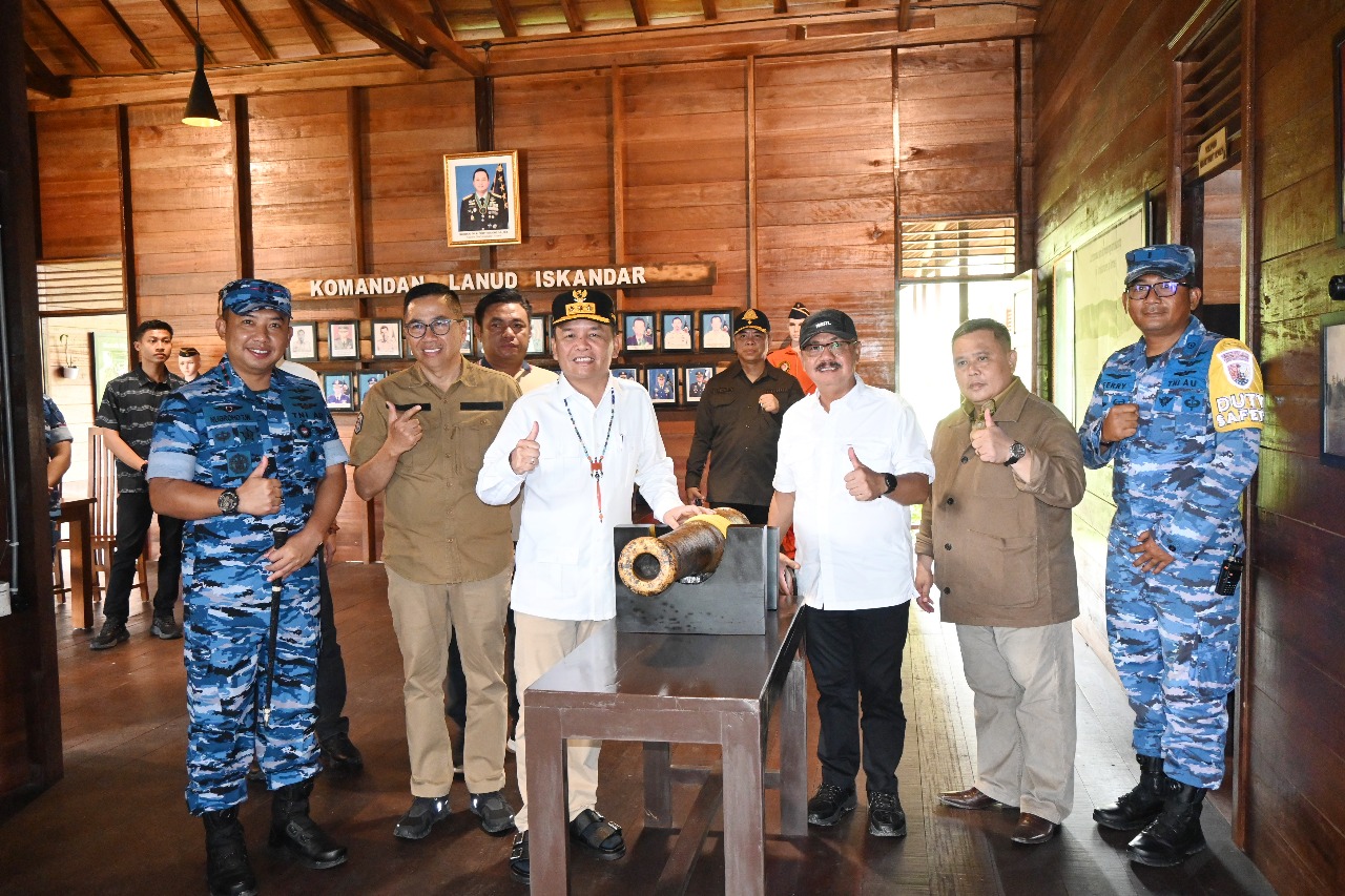 RUMAH SEJARAH-Gubernur Kunjungi Heritage C Willem Lanud Iskandar