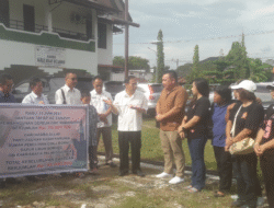 Yayasan Kasih Karunia Borneo Serahkan Bantuan Rp35 Juta untuk Pembangunan Gereja Maranatha