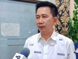 Koyem Ancam Polisikan Penyebar Isu Stiker Paslon Disertai Uang