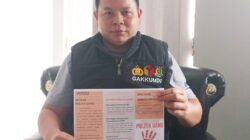 Stiker Paslon Disertai Uang Tak Terbukti