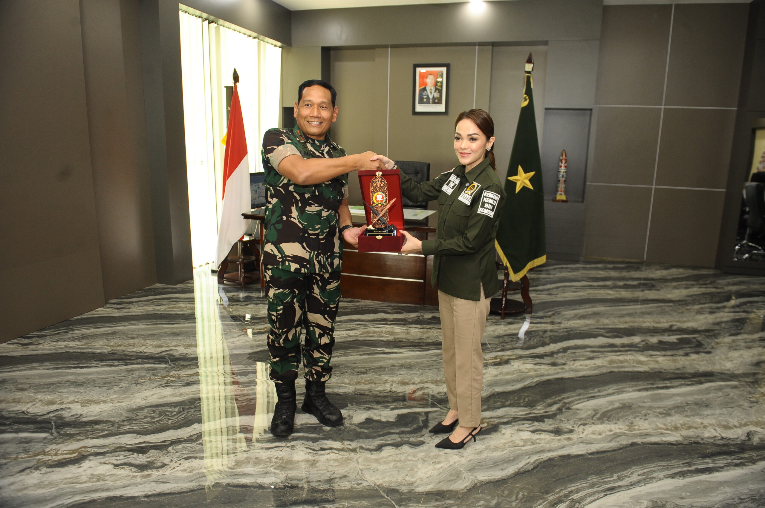 KUNJUNGAN SPESIFIK KE KOREM 102/PJG-Andina Narang Siap Bersinergi Pembentukan Kodam Tambun Bungai