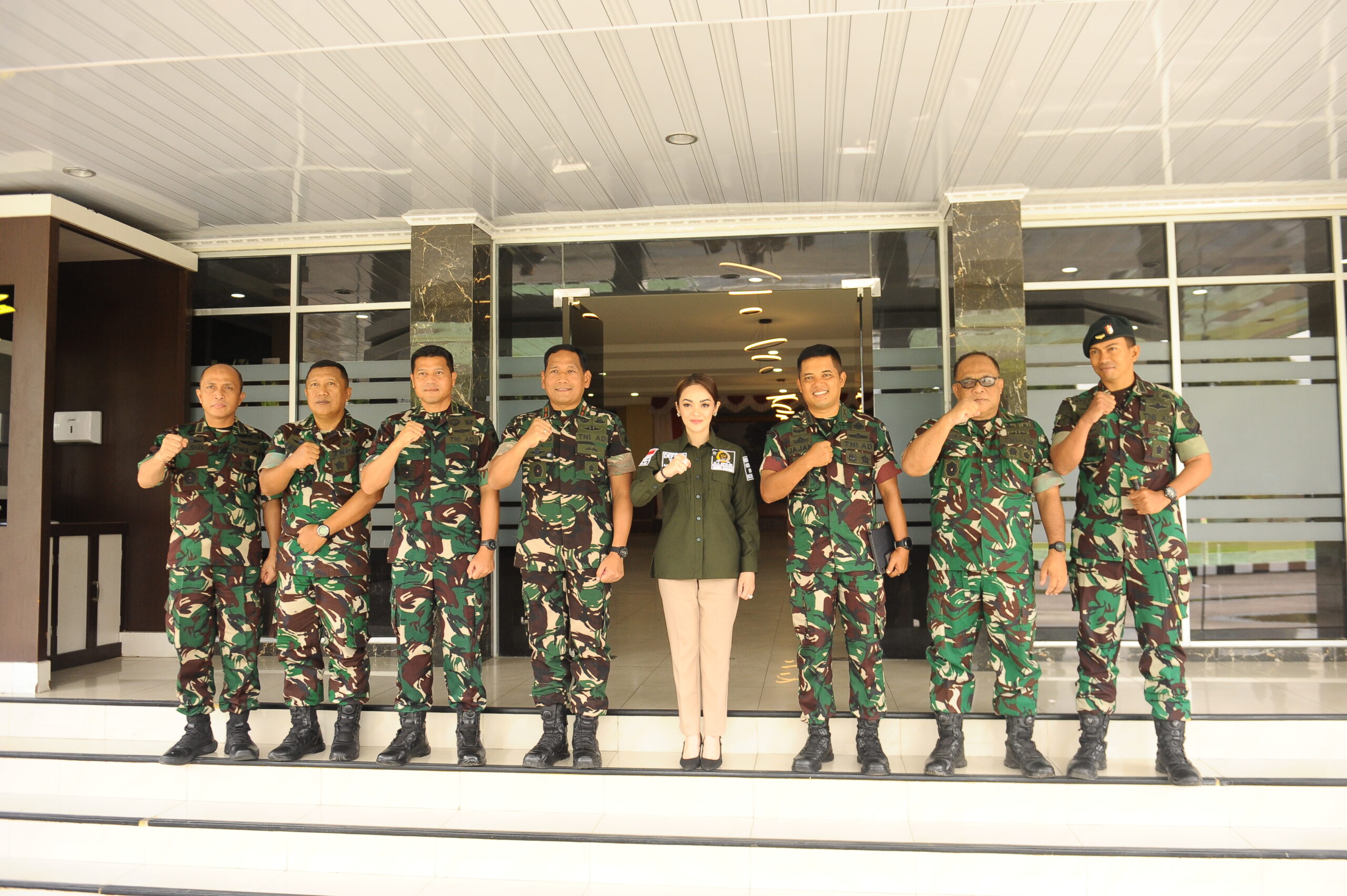 KUNJUNGAN SPESIFIK KE KOREM 102/PJG-Andina Narang Siap Bersinergi Pembentukan Kodam Tambun Bungai